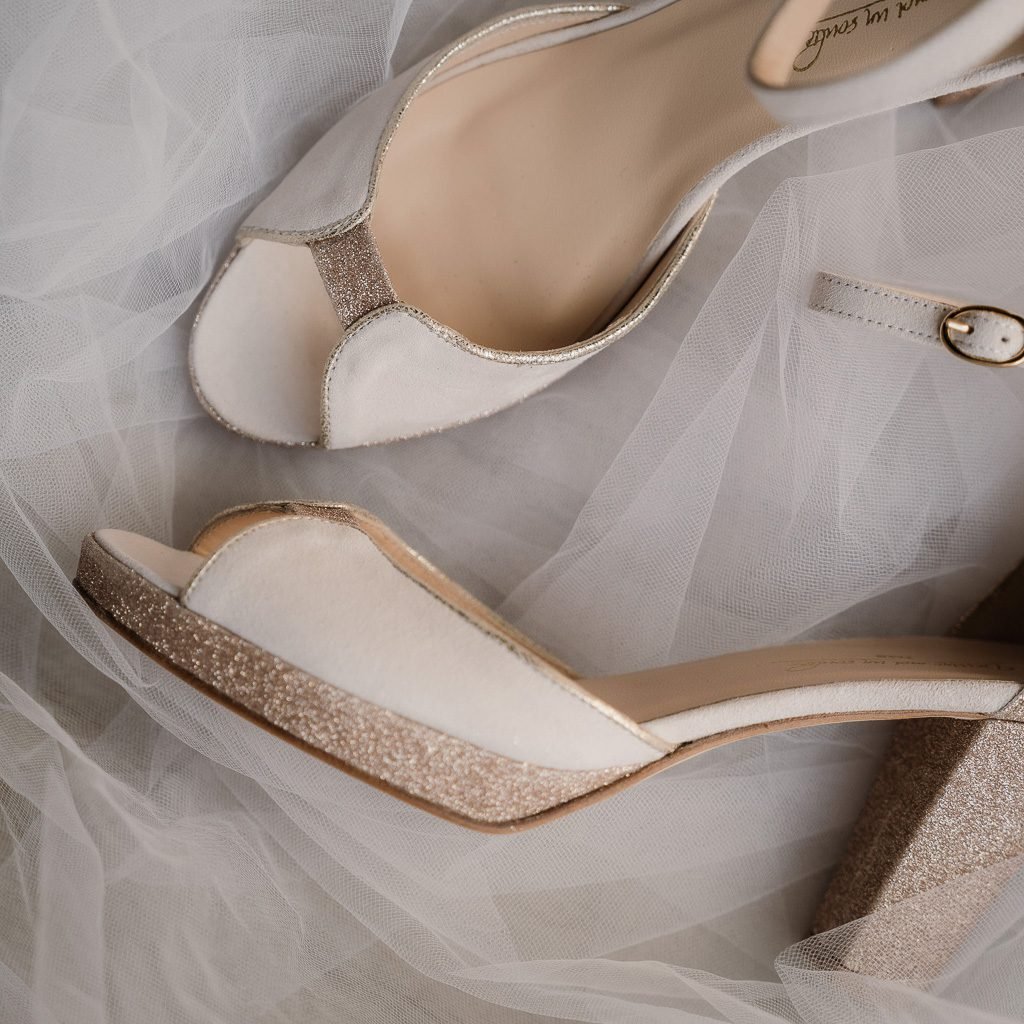 Chaussures de mariée blanches et ivoire : sandale Charlotte à talons