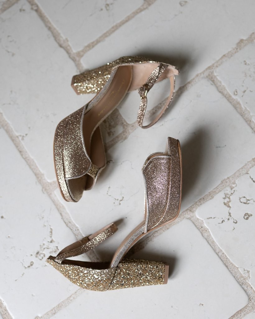Sandale de mariage dorée à petit talon