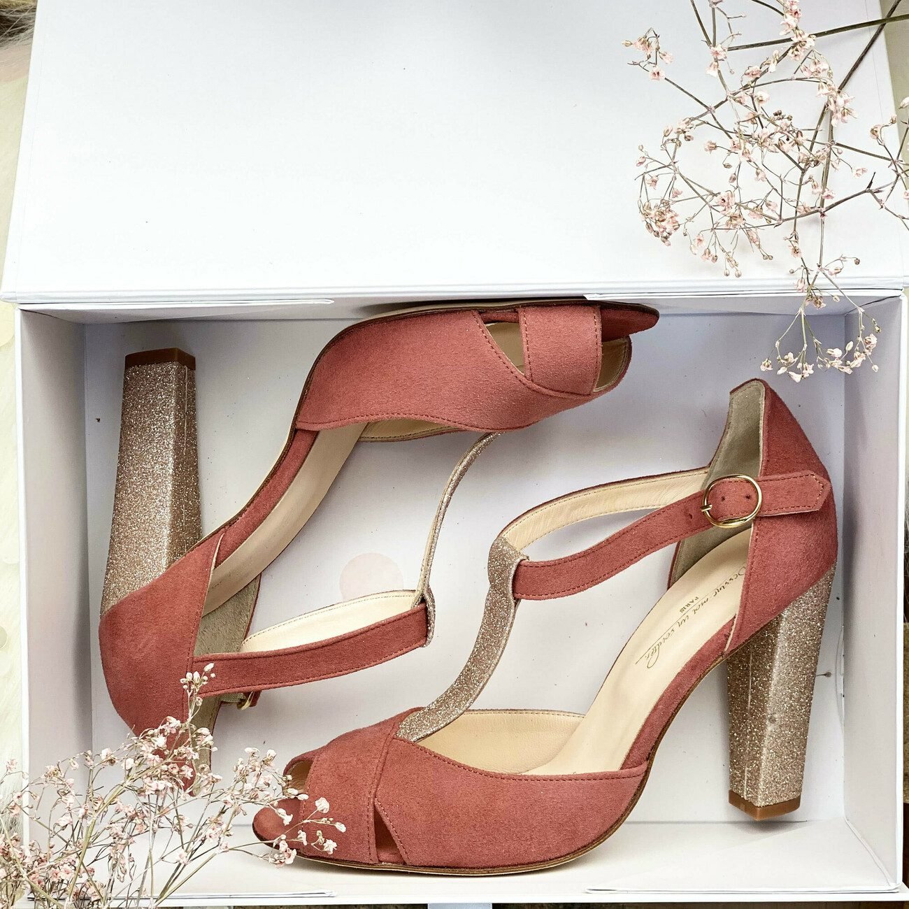 English pink salomé with gold sequins