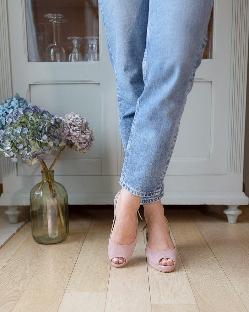 Esacrpin ouvert à l'arrière en velours rose dragée - Image 2