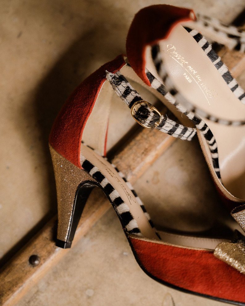 Charlotte en velours terracotta, paillettes champagne et poil zèbre. - Image 3