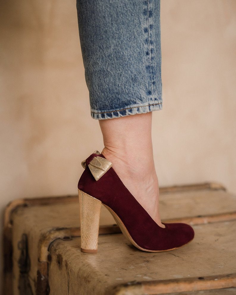 Escarpin bout rond en velours grenat