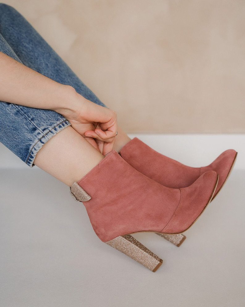 Bottine à talon rose thé