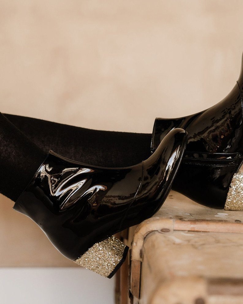 Bottine à talon en cuir vernis noir - Image 3