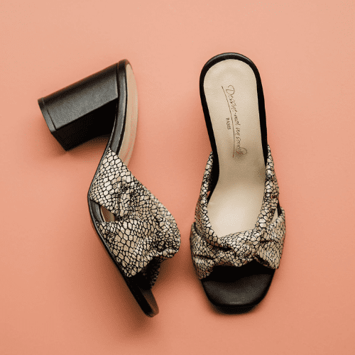 Sandal in smooth black and python leathers