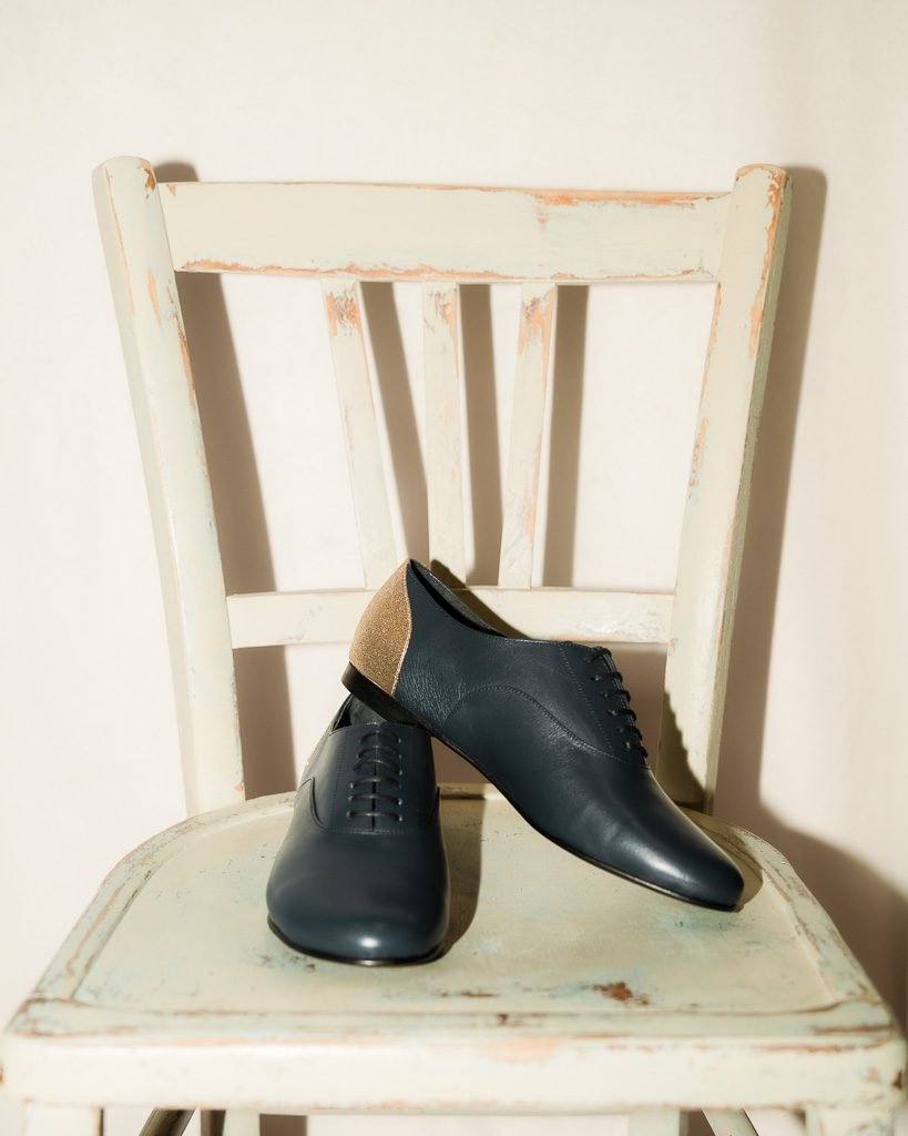 Richelieu flat in smooth navy leather and champagne sequins 3