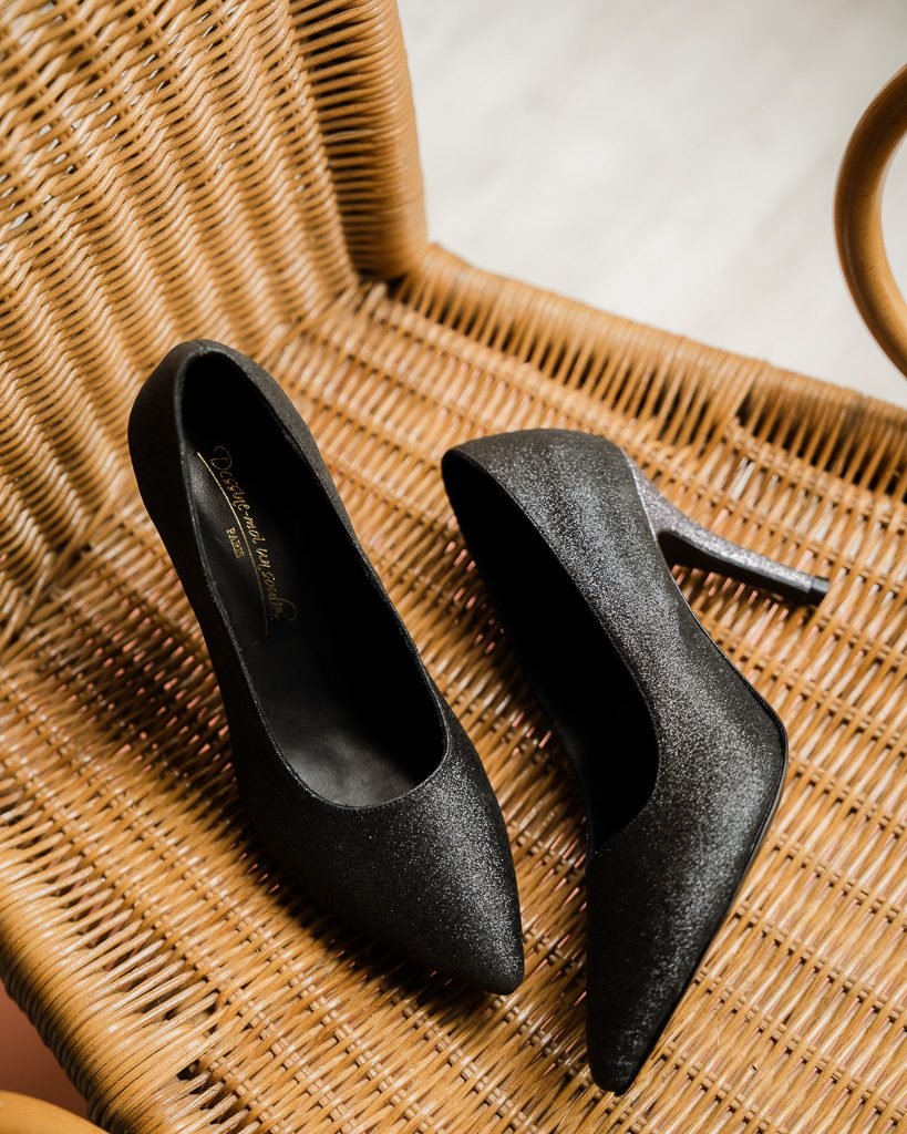 Escarpin bout pointu en paillettes noires et argent