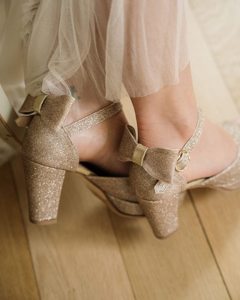 Open Salomé in blond gold sequins