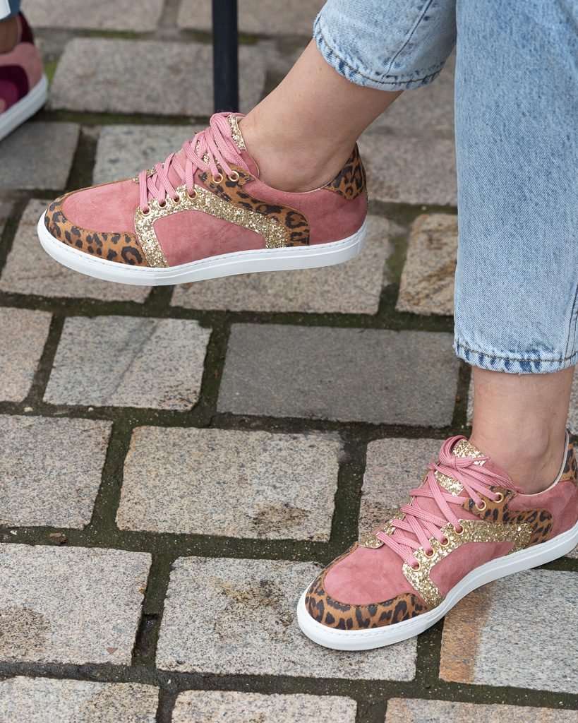 Oscar sneaker in tea-pink velvet, leopard fur and champagne glitter 2