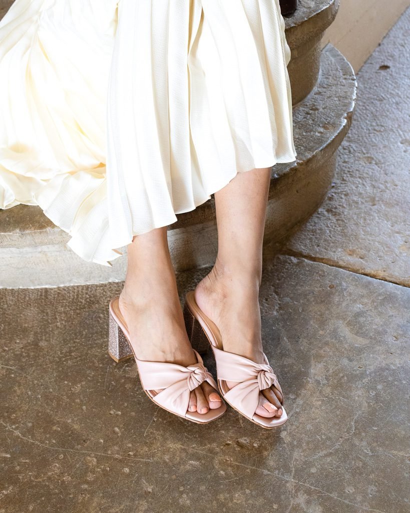 Suzanne mule in smooth nude leather and blond gold2