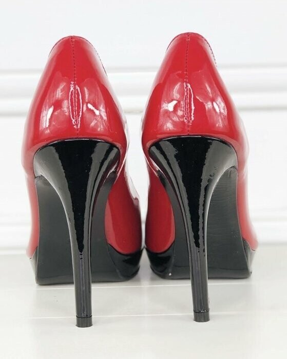 Escarpin à plateforme en cuir vernis rouge et noir – Image 2