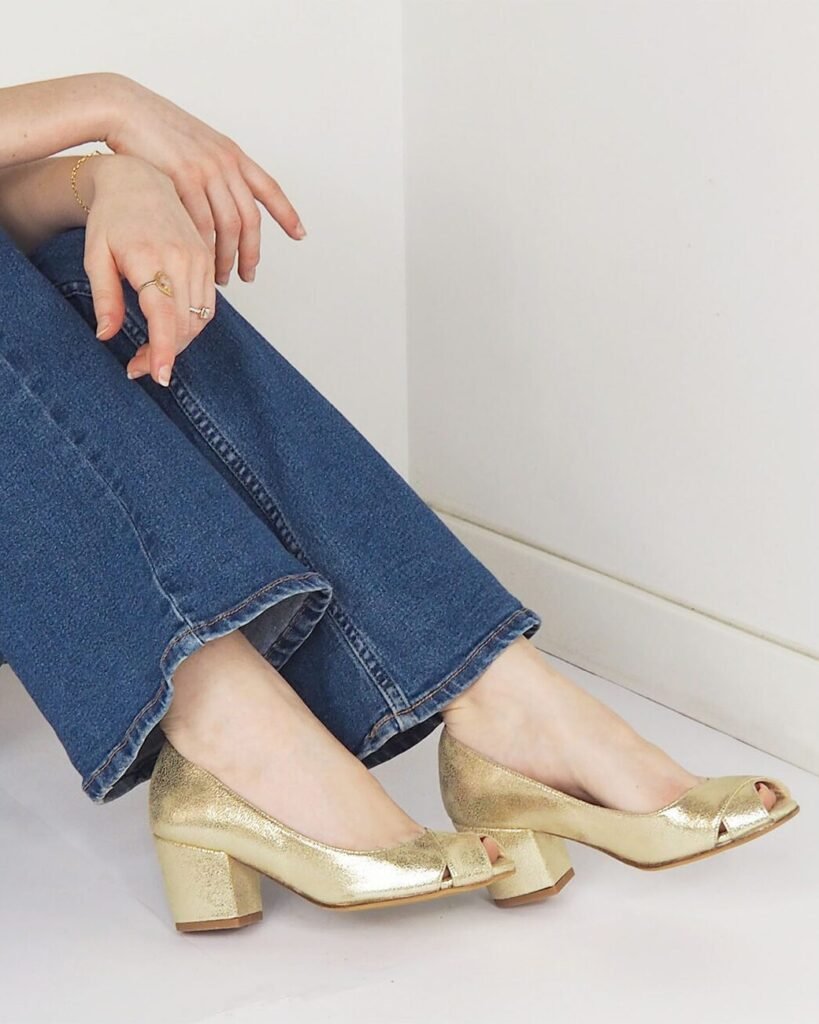 Gold cross-strap pump