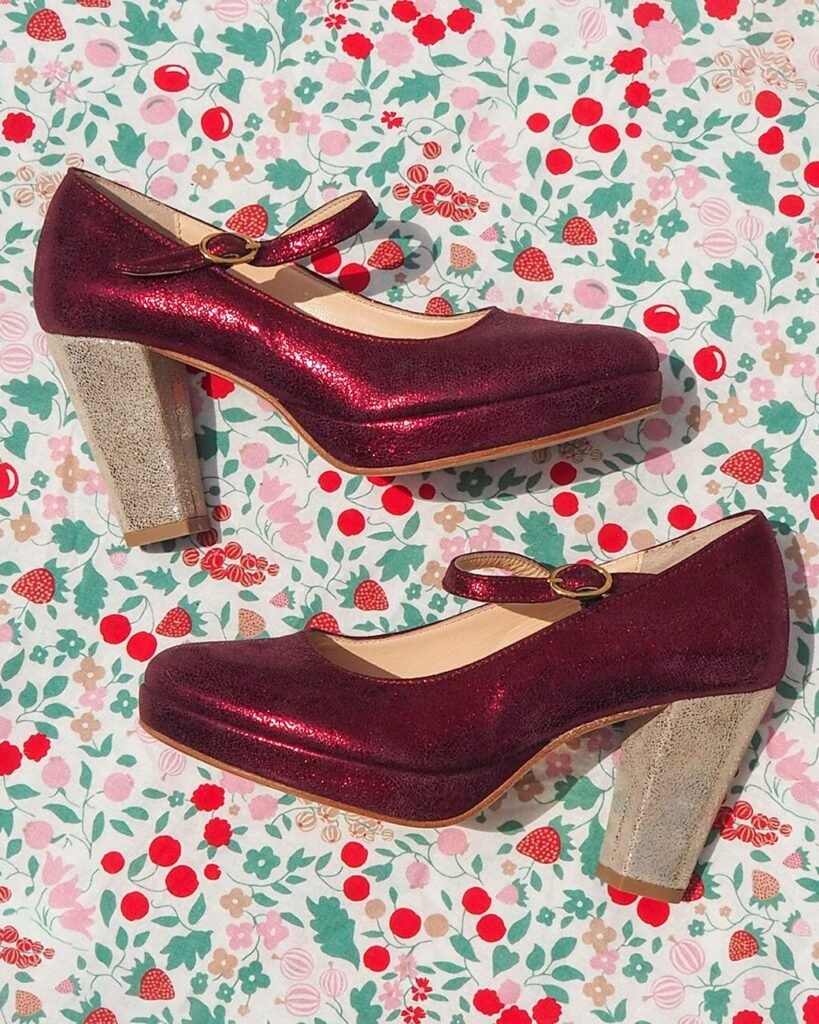 Platform pump in iridescent garnet and champagne