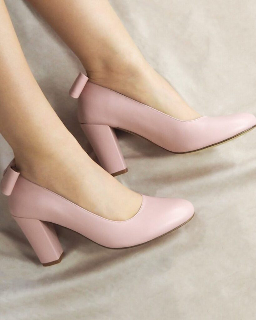 Smooth old pink leather pumps with bow