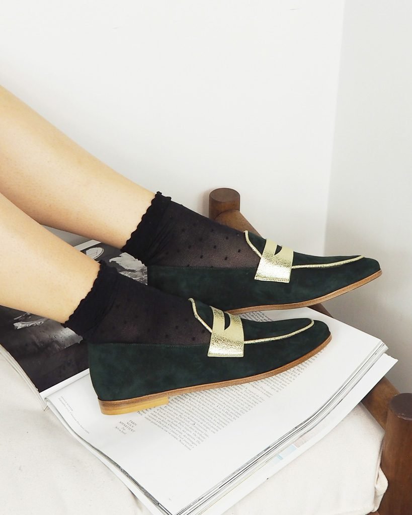 Romy moccasin in fir and champagne iridescent velvet