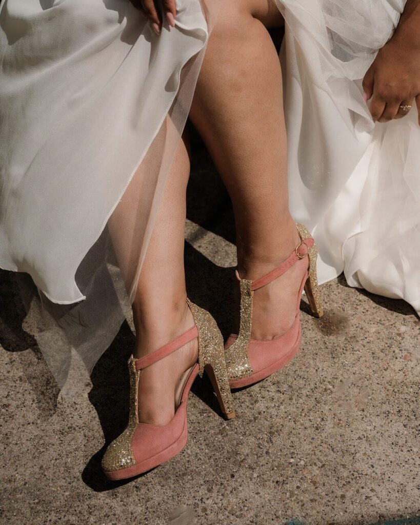 Platform Salomé in tea-pink velvet and champagne glitter