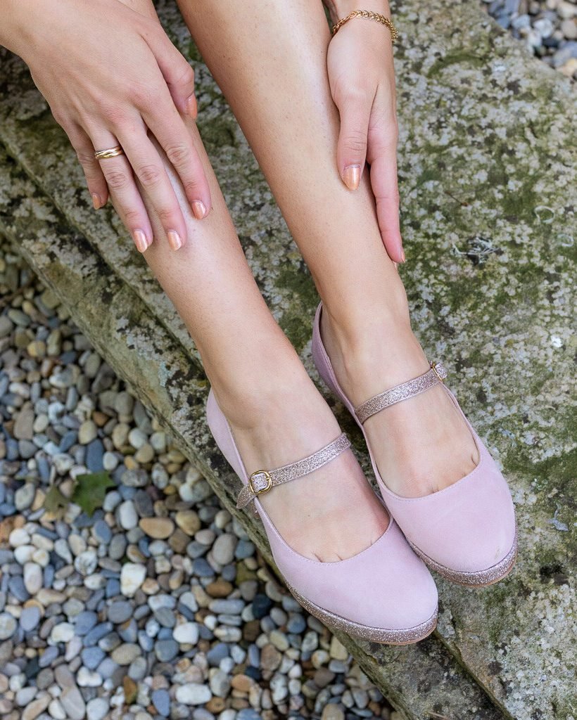 Escarpin à plateforme rose dragée et bride en fines paillettes or blond-8