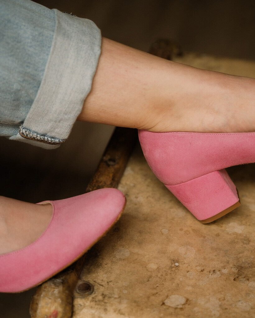 Round-toed pump in candy pink velvet-3