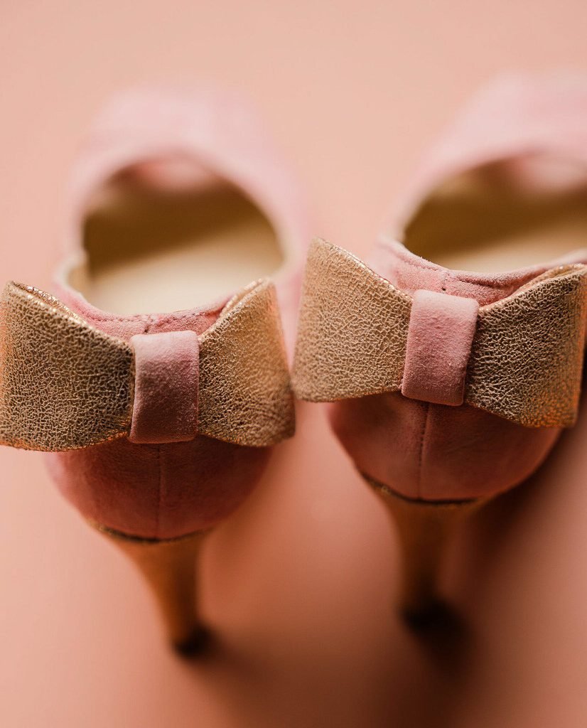 Blush and iridescent rose-gold velvet pump-3