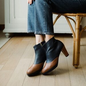 Bottine plateforme en cuir lisse marine et camel - Image 4