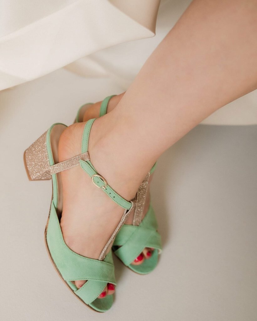 Salomé en velours menthe et fine paillette or blond