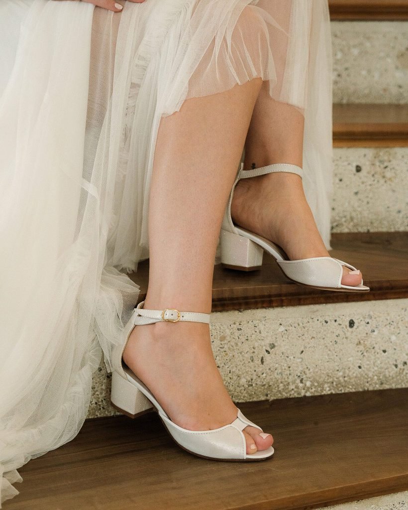 Charlotte high en fines paillettes blanche, irisé ivoire et cuir lisse blanc