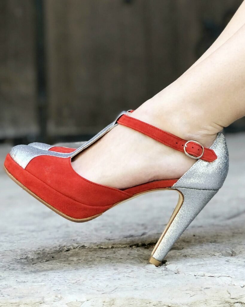 Platform pumps in red velvet and fine silver sequins