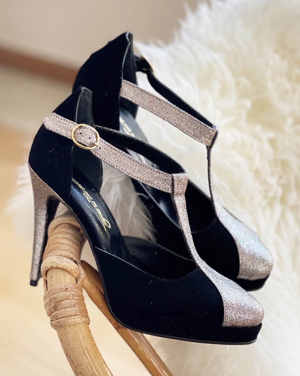 Salomé in black velvet and fine multicolored sequins