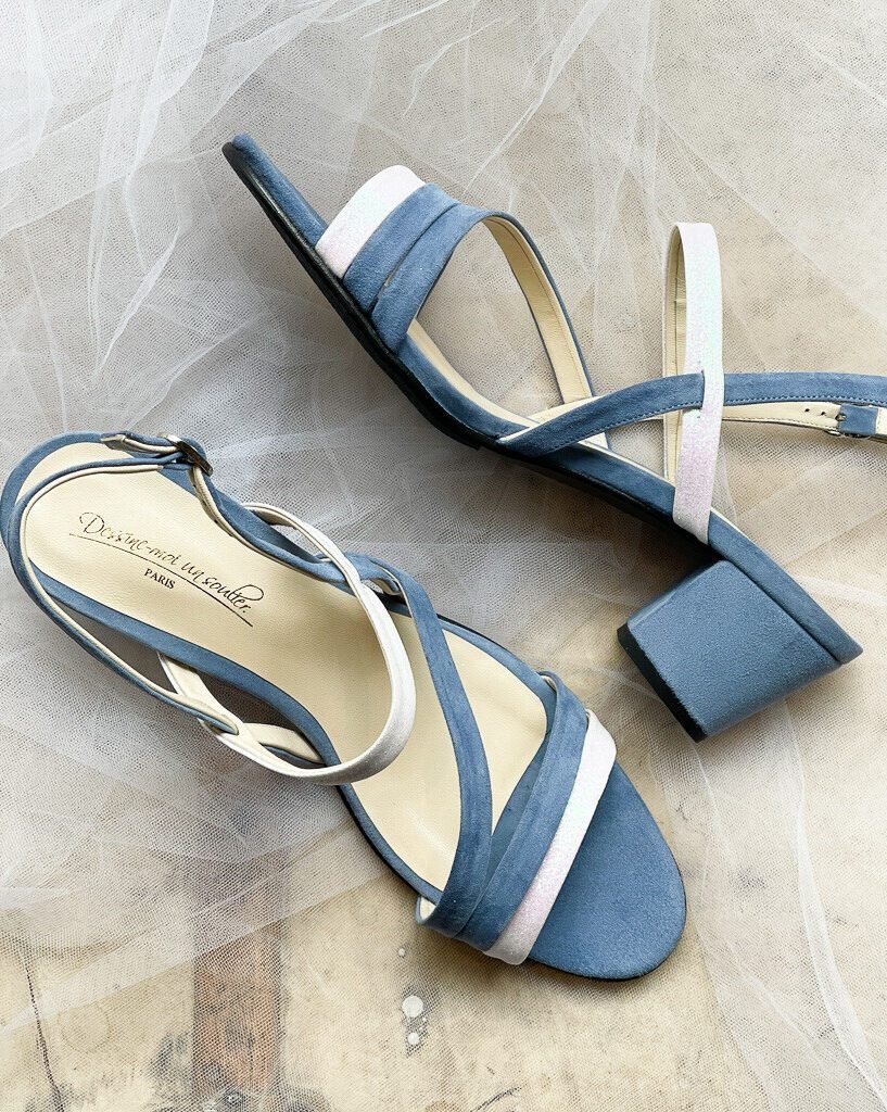 Emma bleu gris et fines paillettes blanches