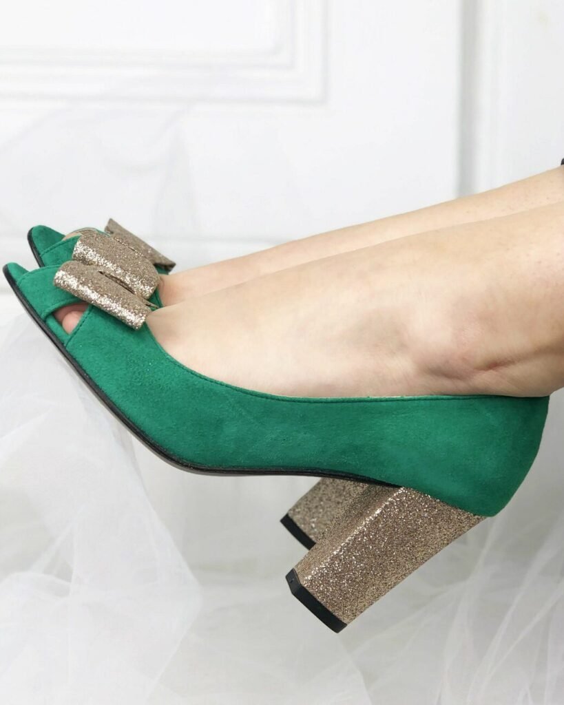 Emerald green velvet cross-strap pump