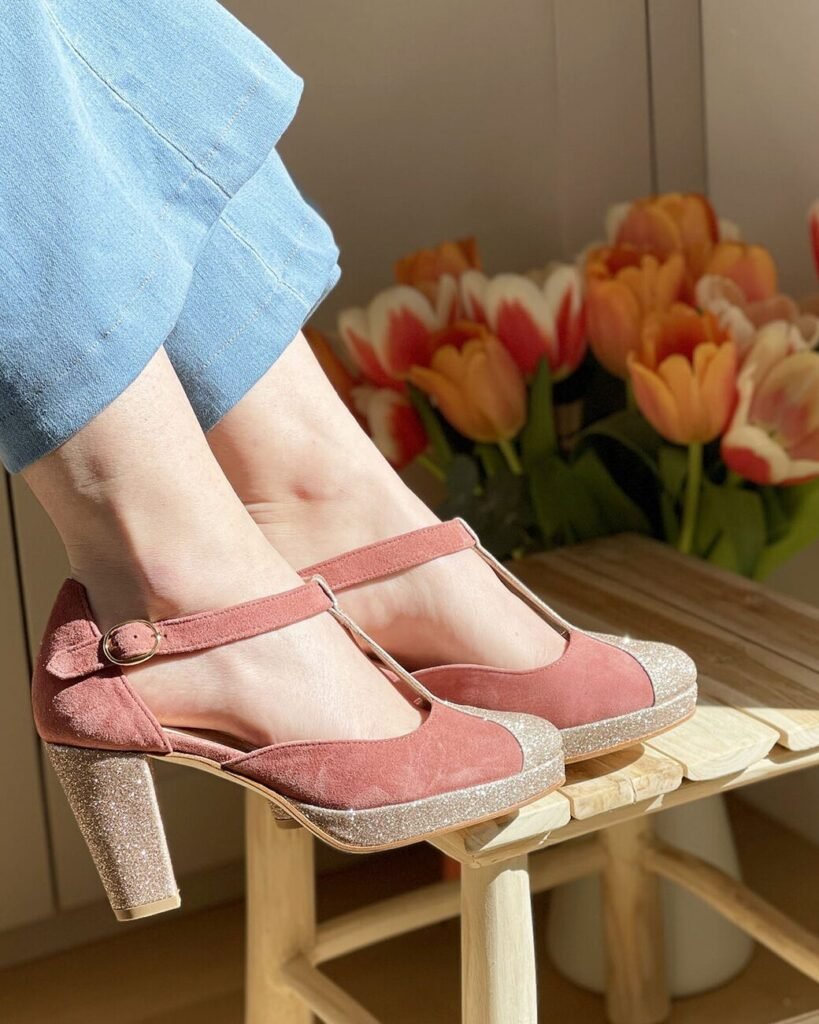 Platform Salomé in tea-pink velvet and blond gold sequins