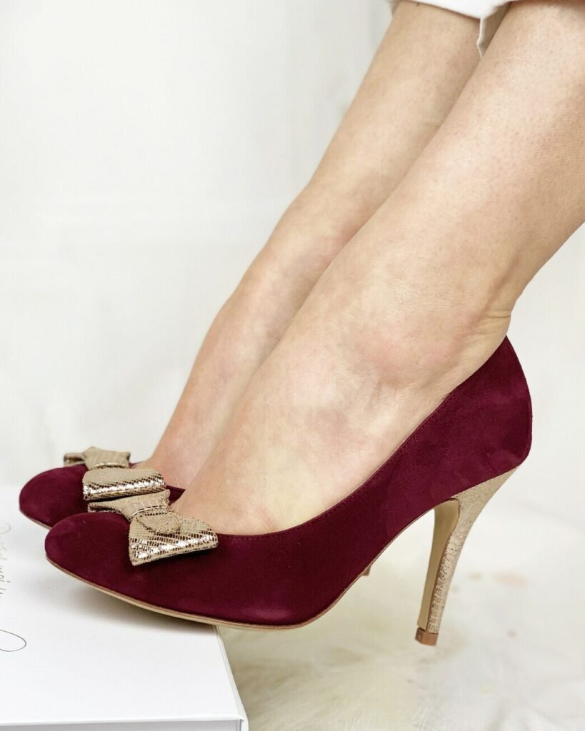 Round-toed pumps in garnet velvet and bronze viperine