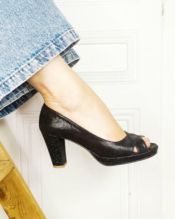 Platform pump in iridescent black glitter-2