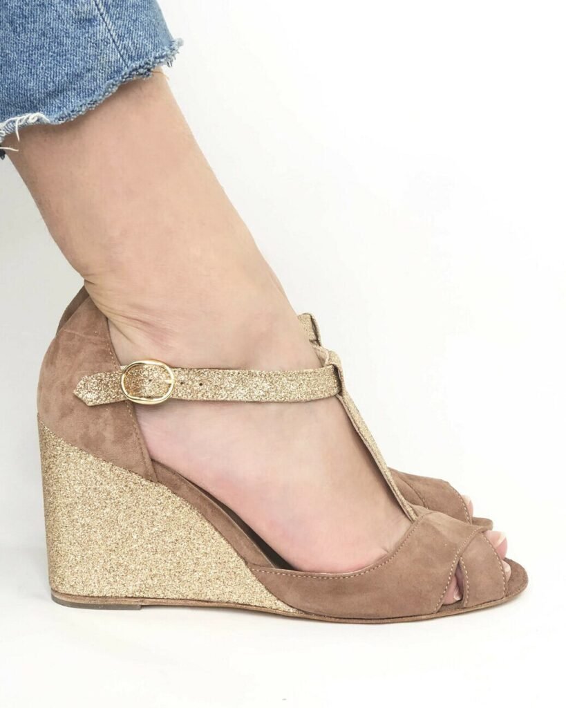 Open Salomé in rosewood velvet and champagne sequins