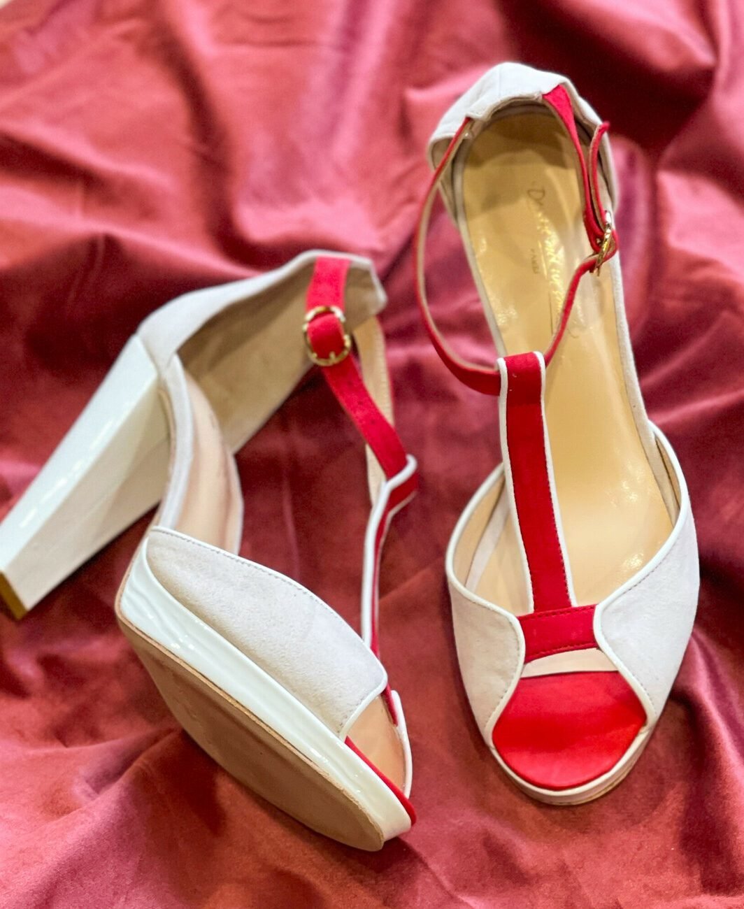 Sandale Charlotte à plateforme en velours blanc cassé, velours rouge, vernis blanc et cuir lisse rouge