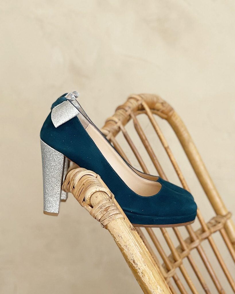 Escarpin plateforme en velours bleu canard et fines paillettes argent