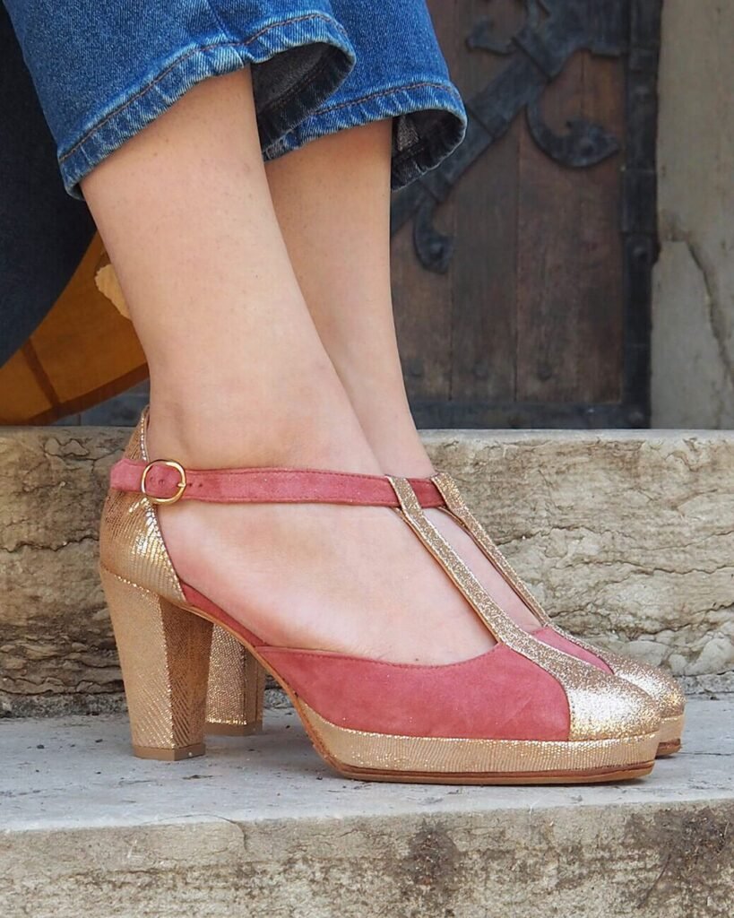Salomé in tea-pink velvet and bronze viperine