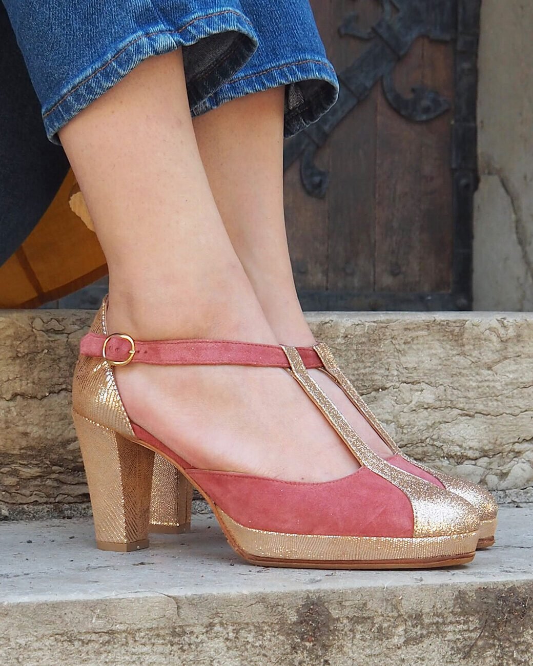 Salomé in tea-pink velvet and bronze viperine