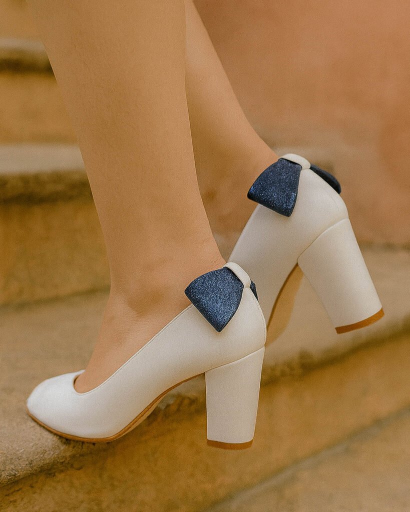 White smooth leather pump