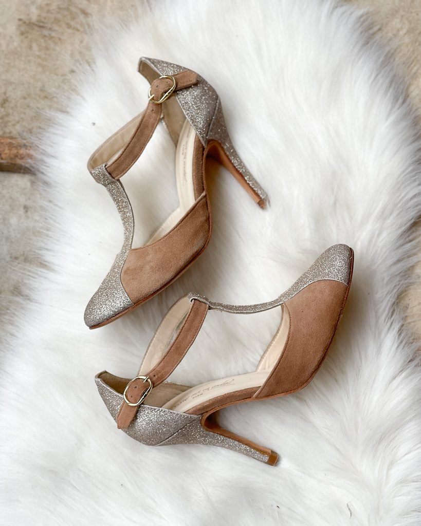 Salomé in rosewood velvet and fine blond gold sequins