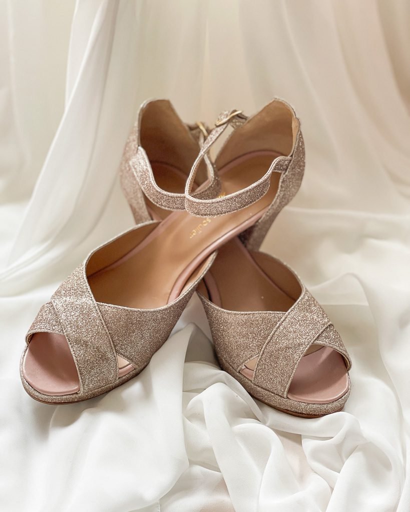 Cross-strap platform salomé in fine blond gold sequins-3