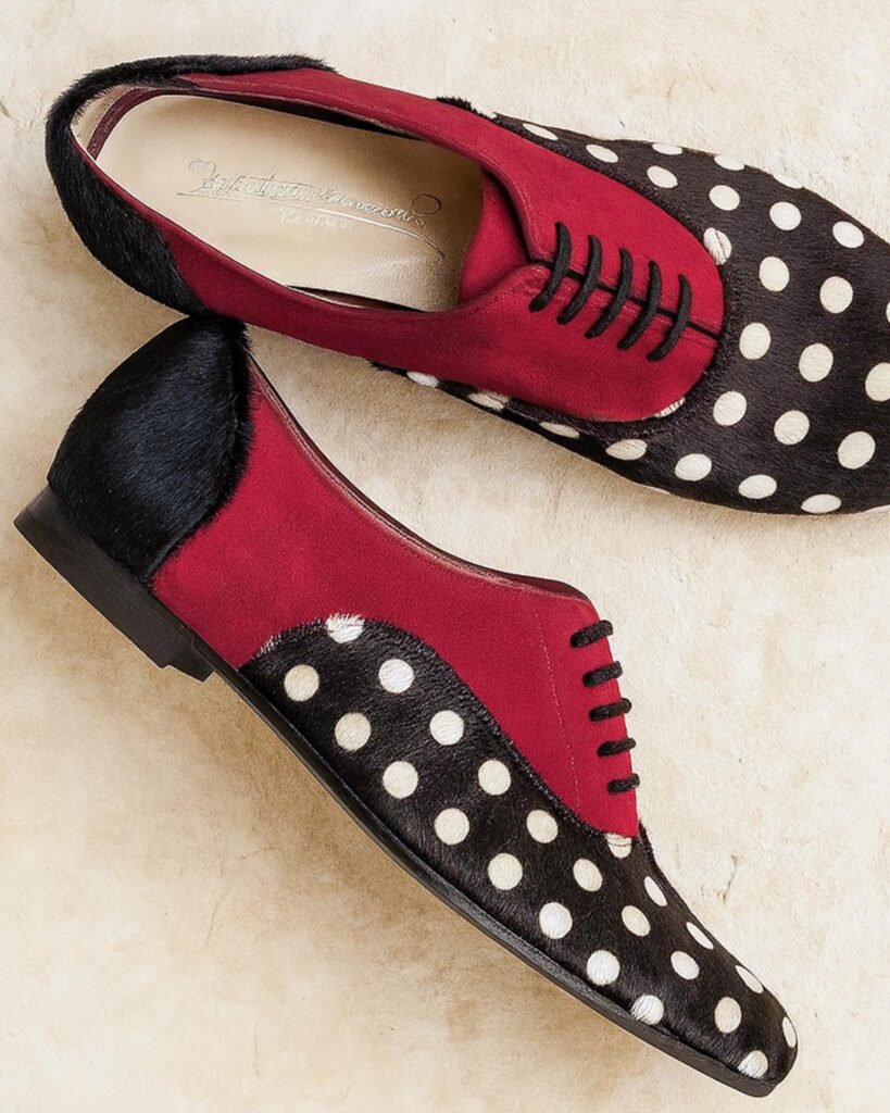 Richelieu in red velvet, black fur and white polka dots