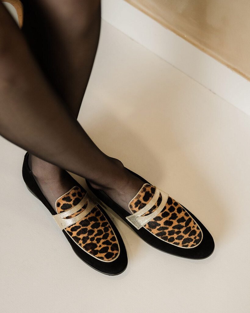 Romy moccasin in black velvet, leopard fur and champagne-2 iridescence