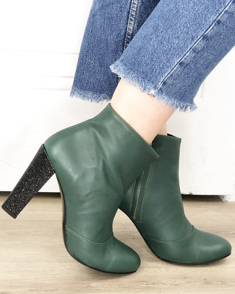Bottine à talon cuir lisse vert et fine paillette starlight