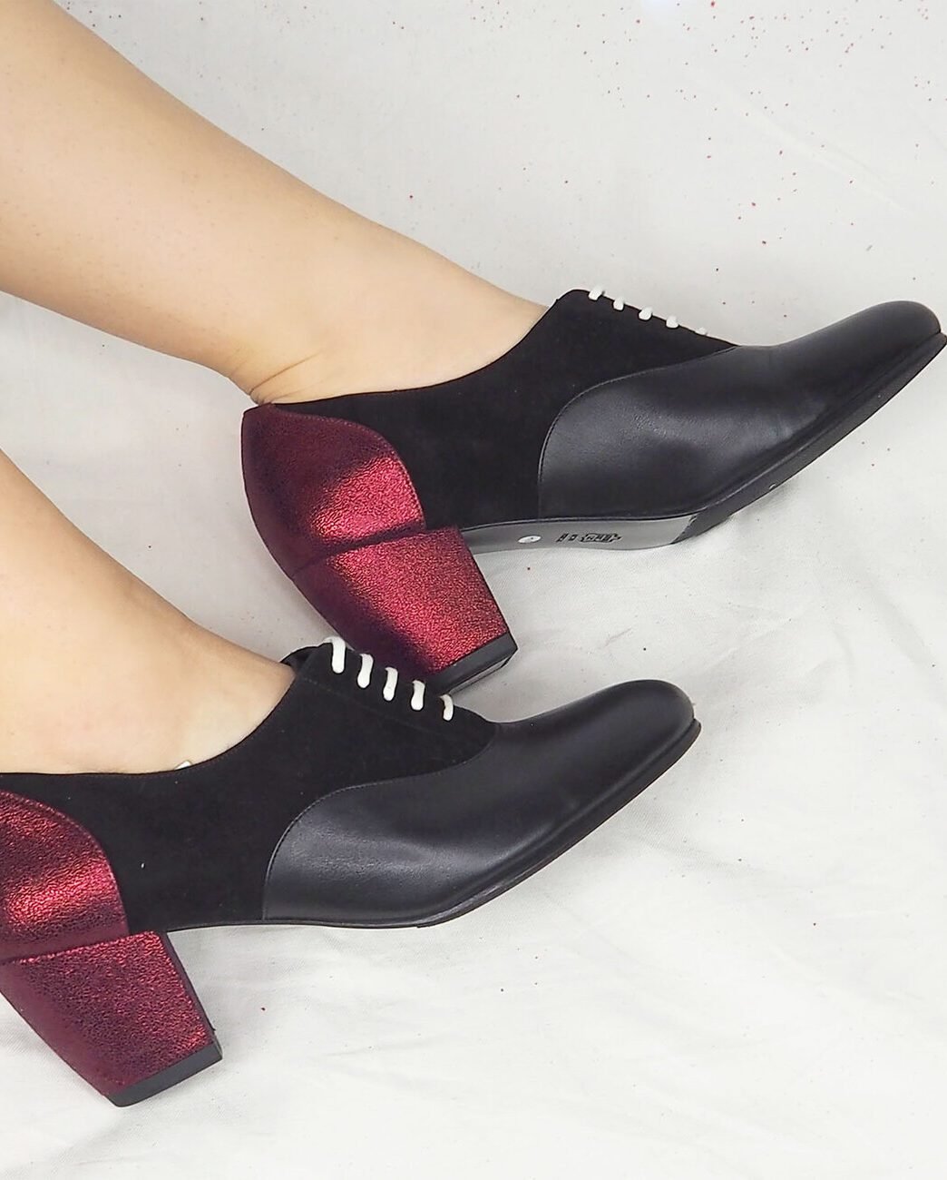 Richelieu heels in black velvet, smooth black and garnet iridescent leather