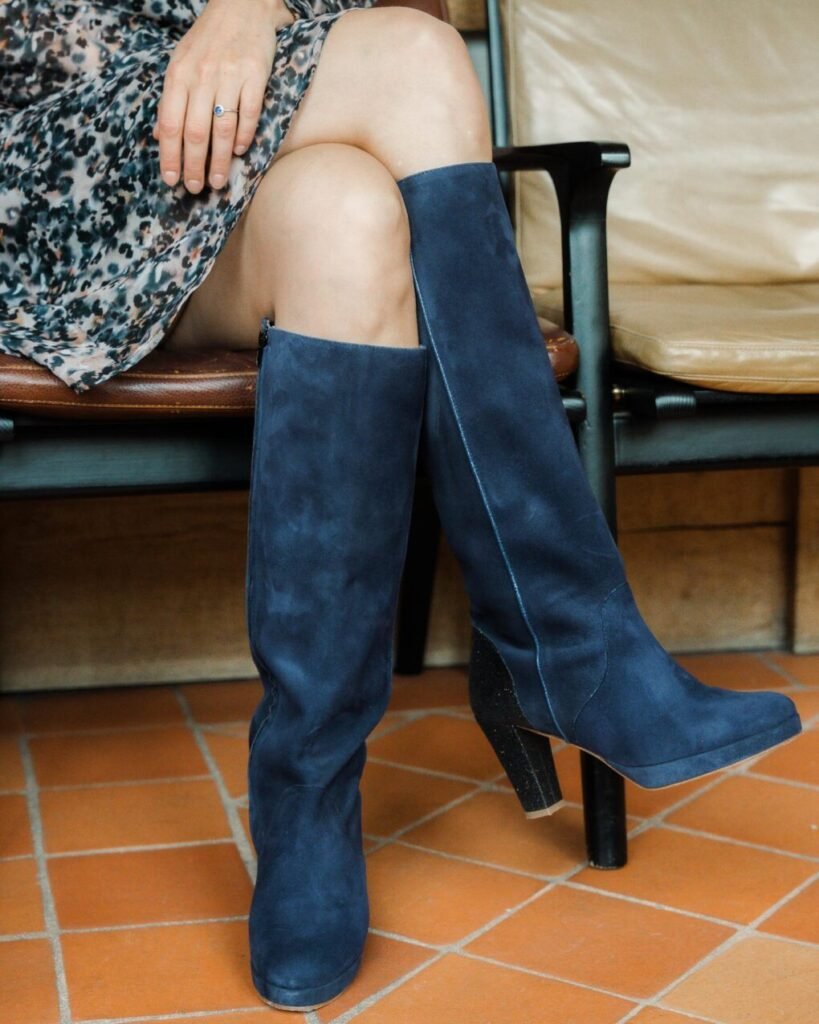 Platform boots in navy blue velvet and starlight sequins