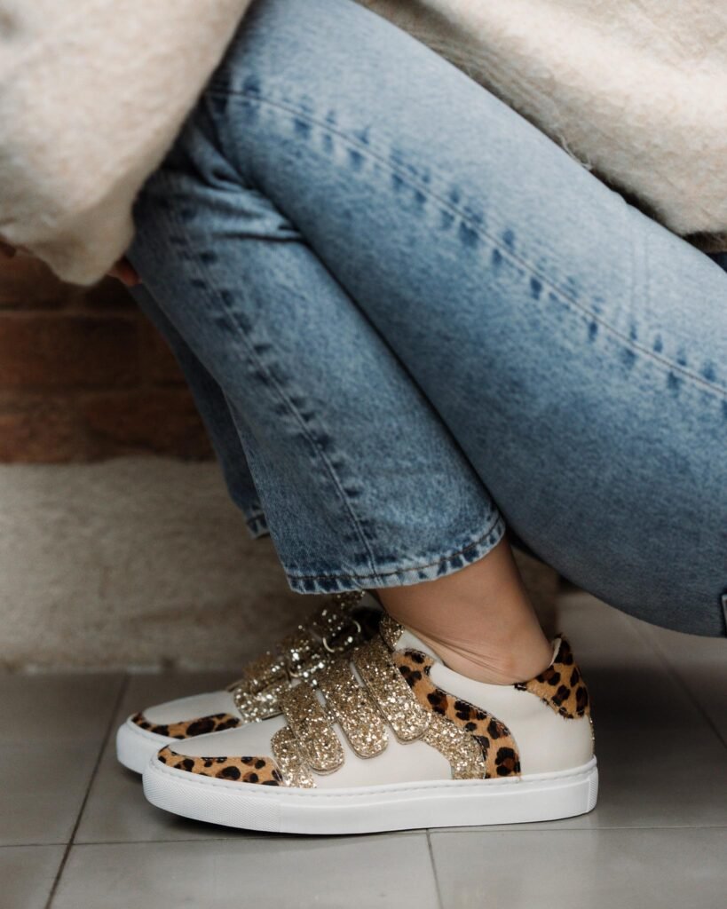 Oscar scratch sneaker in smooth white leather, leopard fur and champagne glitter