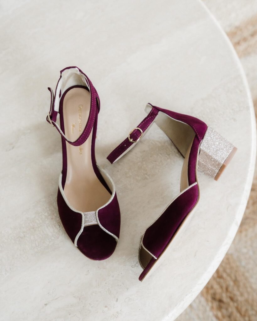 Charlotte in garnet velvet and blond gold sequins