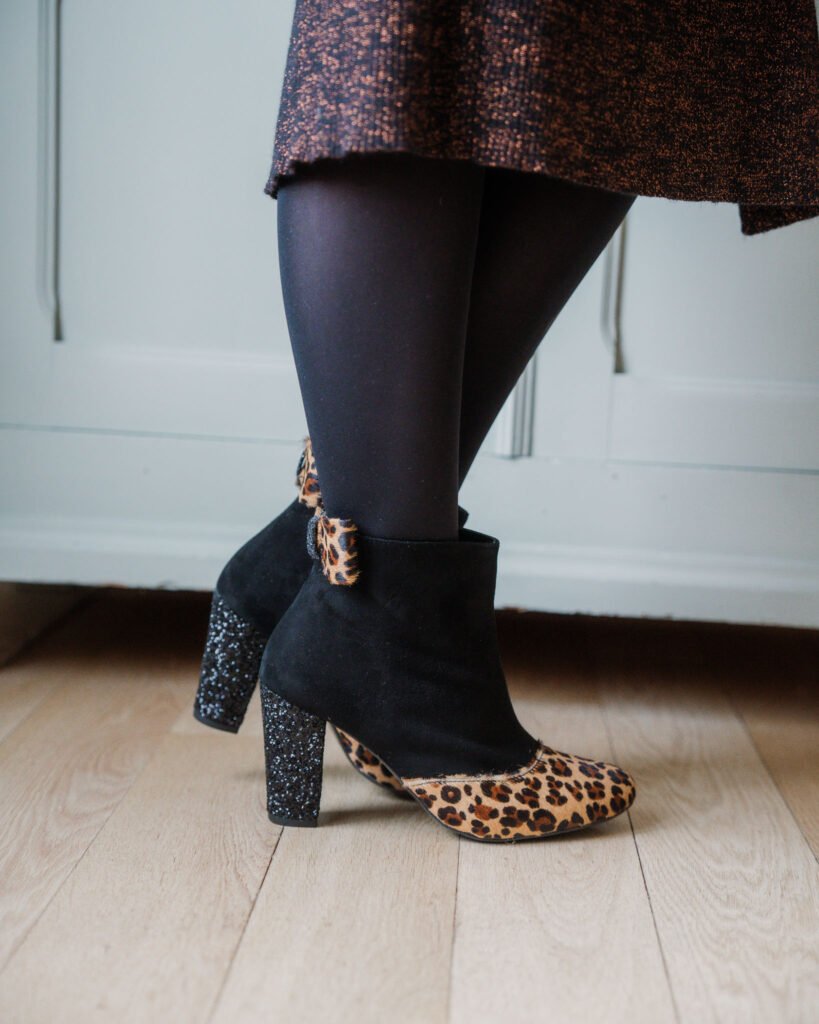 Black velvet boots, glitter, leopard fur