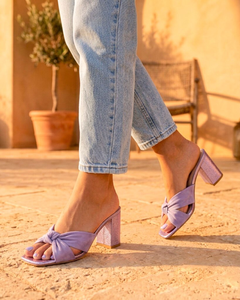 Suzanne in velvet and iridescent lilac